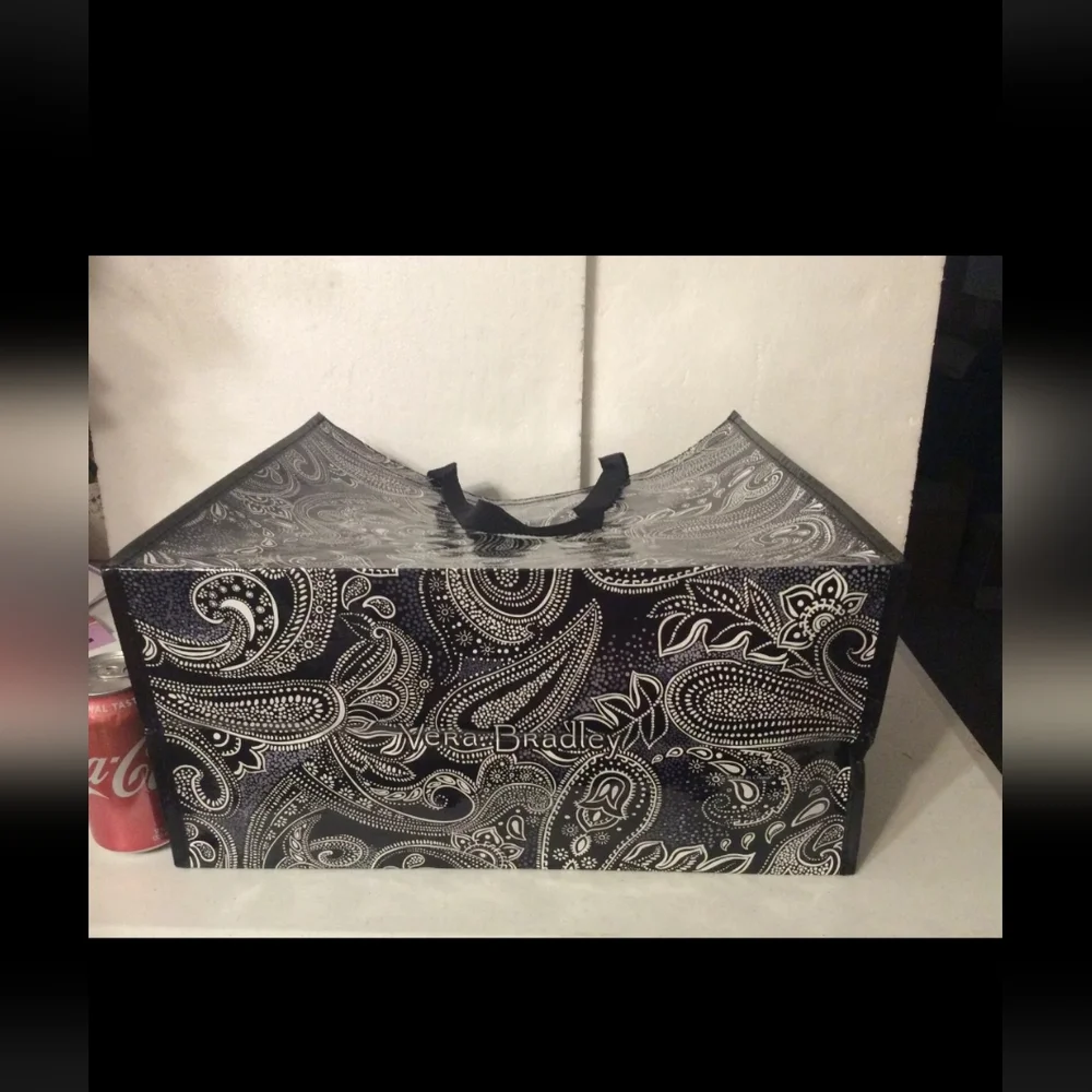 Vera Bradley Black & White Paisley Plush Throw 80x50 with Matching Tote NWT